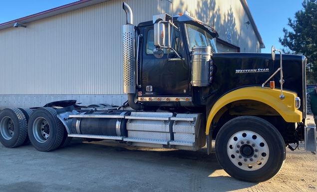 2016 Western Star 4900SF SemiTractor Truck